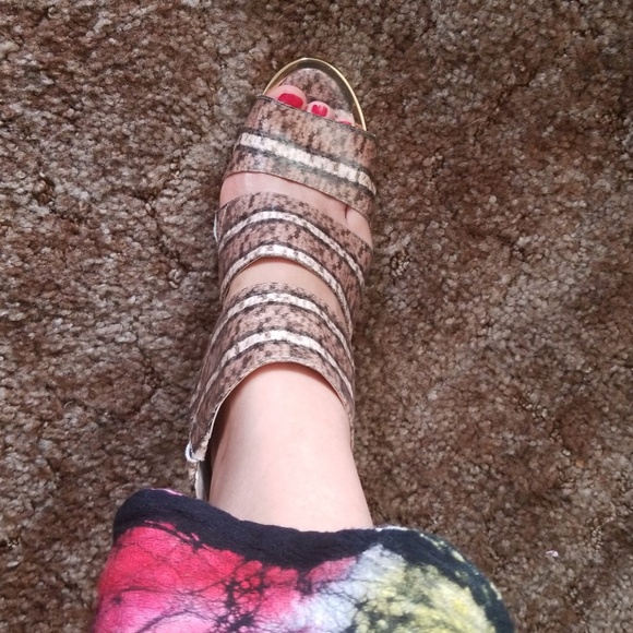 Heels - Picture 5 of 8